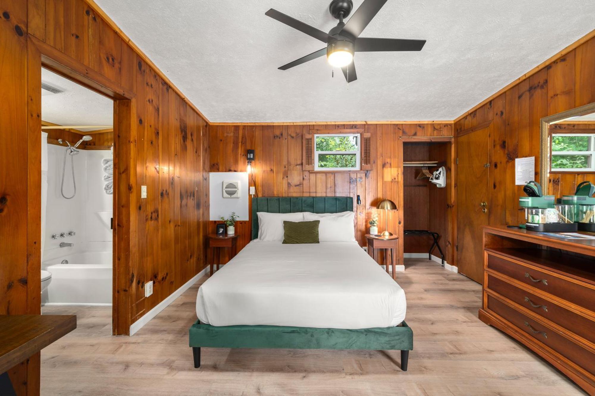 Cedarwood Inn Hendersonville Buitenkant foto