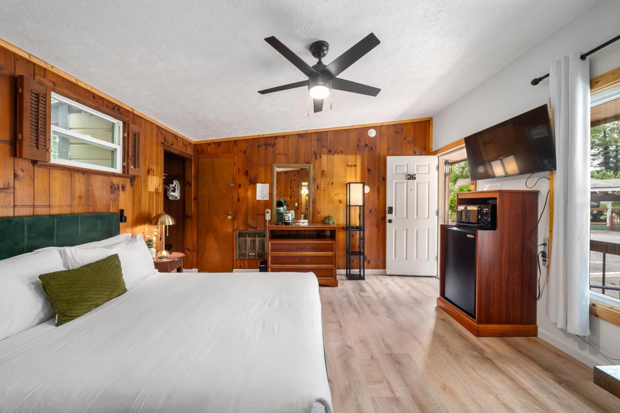 Cedarwood Inn Hendersonville Buitenkant foto