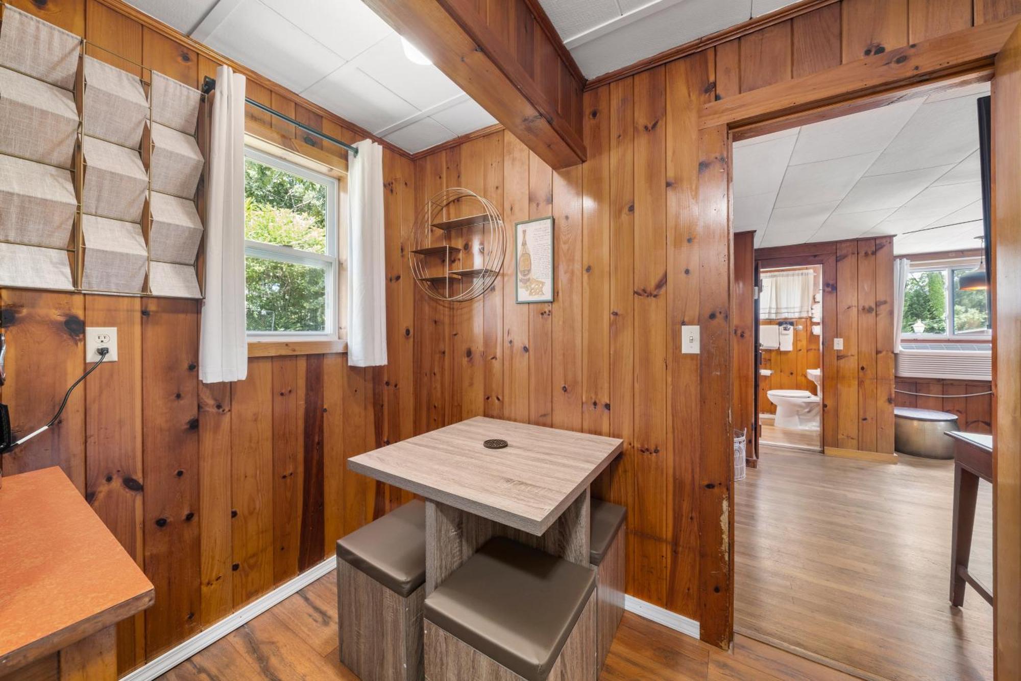 Cedarwood Inn Hendersonville Buitenkant foto