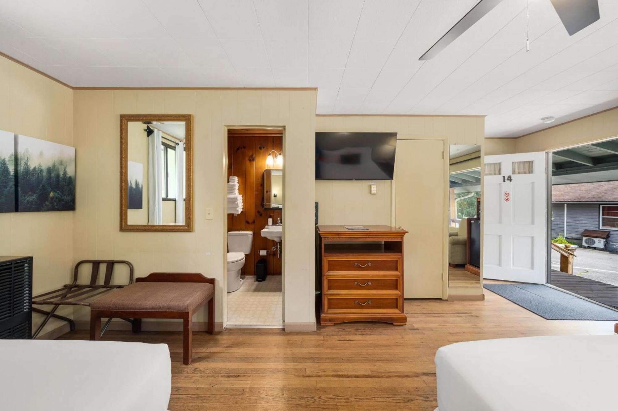 Cedarwood Inn Hendersonville Buitenkant foto
