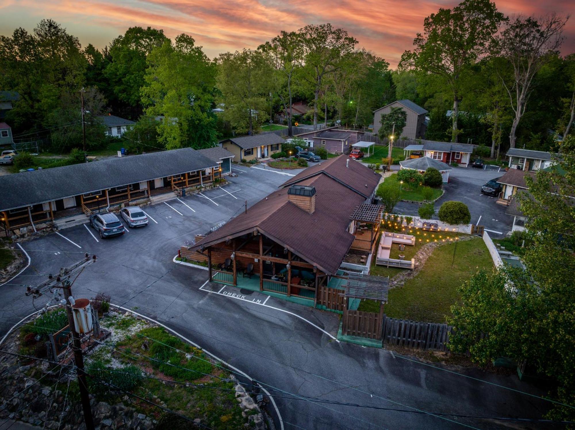 Cedarwood Inn Hendersonville Buitenkant foto