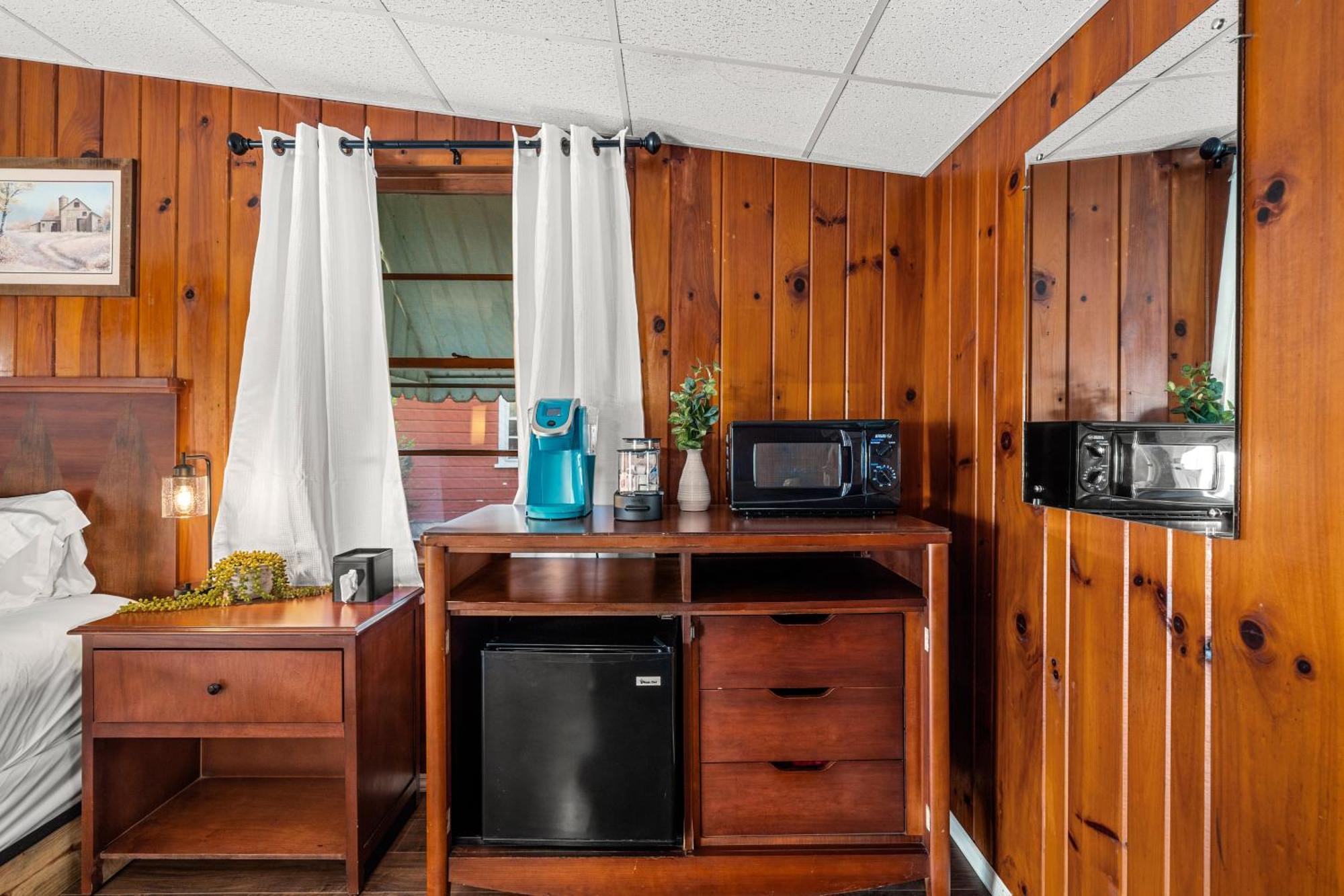 Cedarwood Inn Hendersonville Buitenkant foto